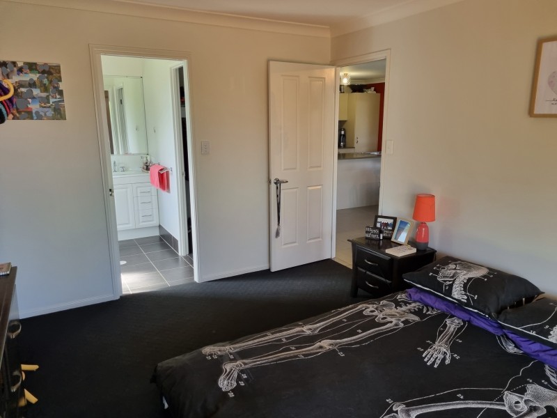 12 Amari Street, Holmview QLD 4207