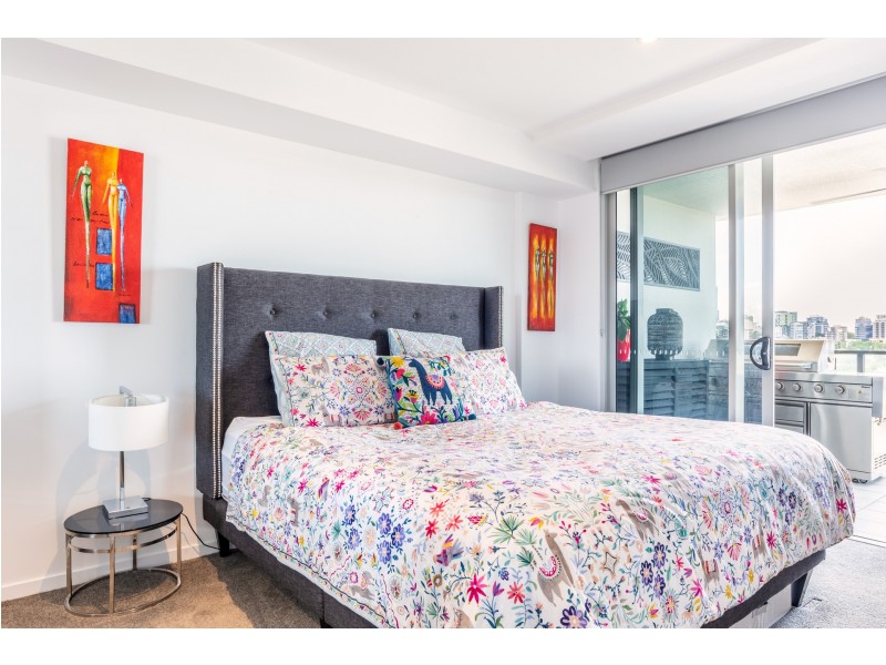 710/95 Linton, Kangaroo Point QLD 4169