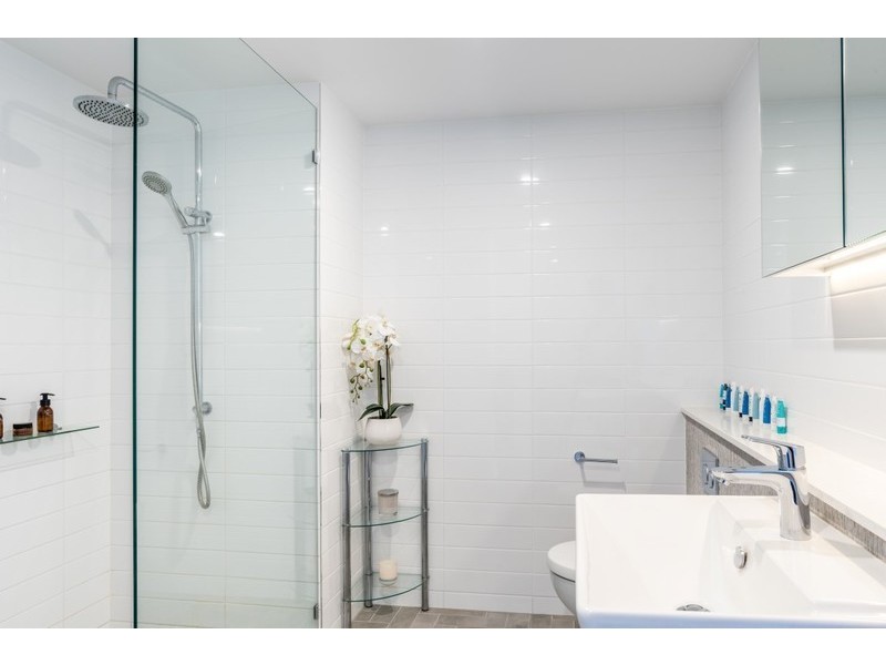 710/95 Linton, Kangaroo Point QLD 4169