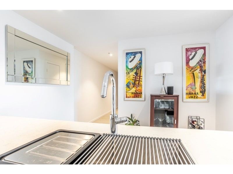 710/95 Linton, Kangaroo Point QLD 4169