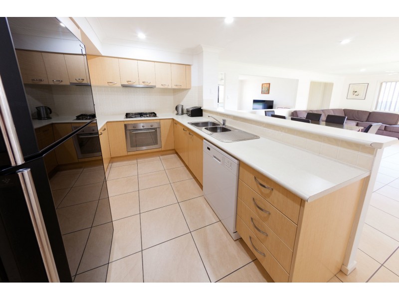 88 Glass House Cct, Kallangur QLD 4503