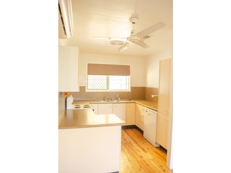 11 Hamilton Street, Moura QLD 4718