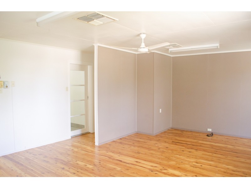 11 Hamilton Street, Moura QLD 4718