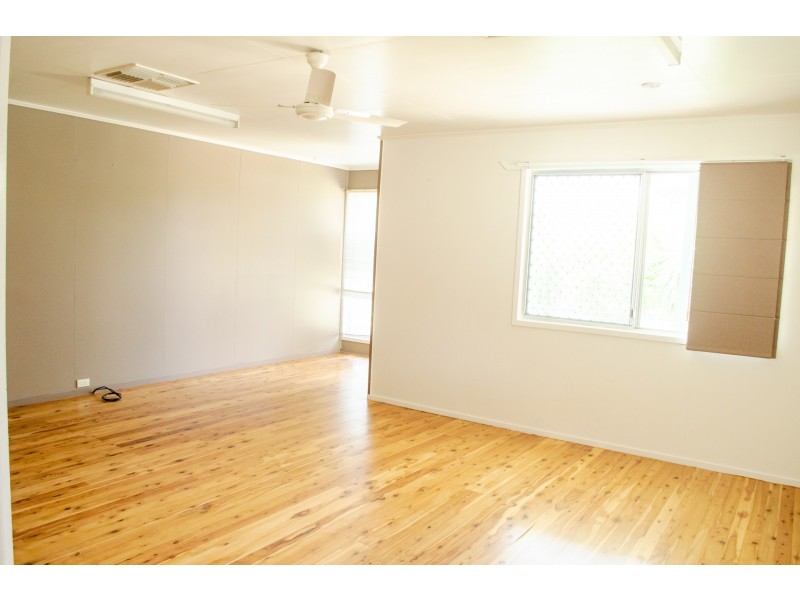 11 Hamilton Street, Moura QLD 4718