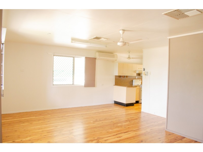 11 Hamilton Street, Moura QLD 4718