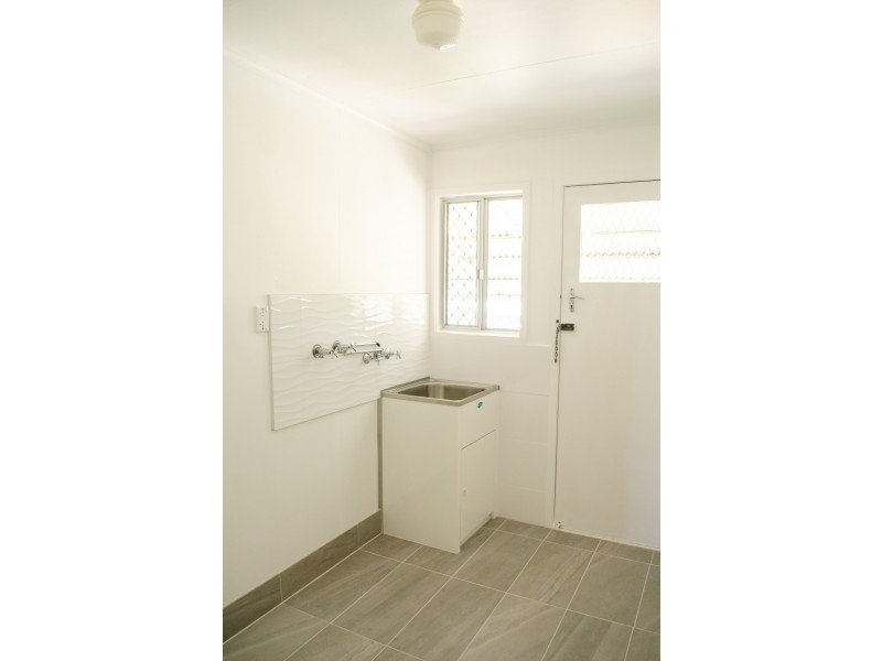 11 Hamilton Street, Moura QLD 4718