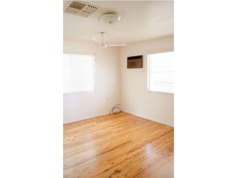 11 Hamilton Street, Moura QLD 4718