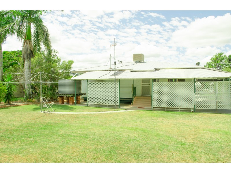 11 Hamilton Street, Moura QLD 4718