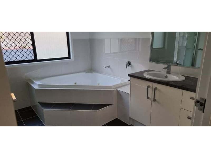 18 Kookaburra Drive, Gilston QLD 4211