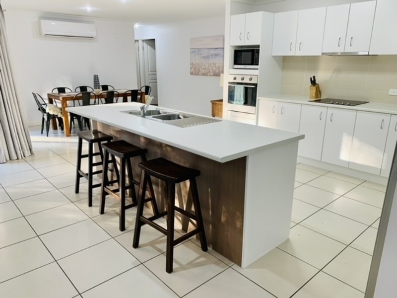 20 Rushcutters Court, Sandstone Point QLD 4511