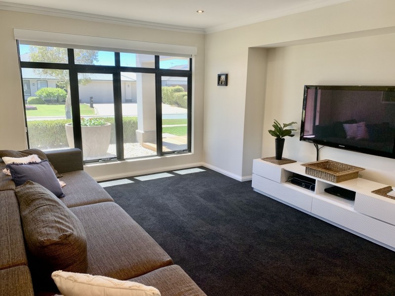 24 Pleasant Avenue, Piara Waters WA 6112