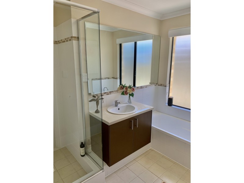 24 Pleasant Avenue, Piara Waters WA 6112
