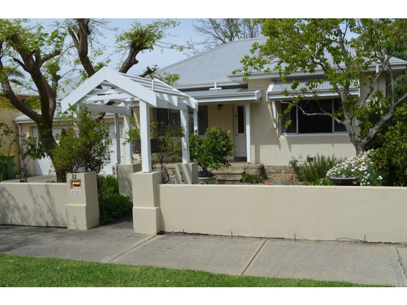 32 Hickory Street, South Fremantle WA 6162