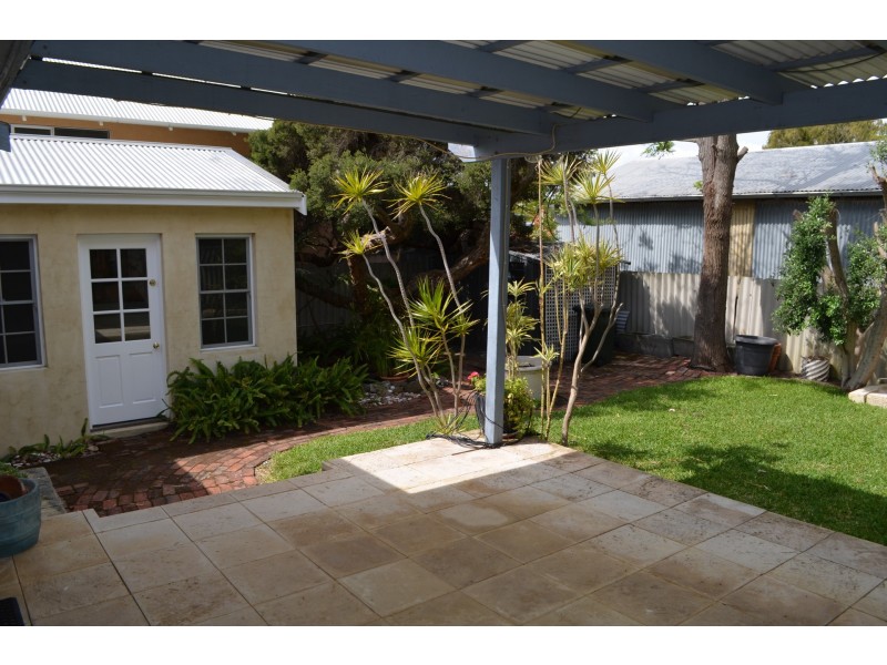 32 Hickory Street, South Fremantle WA 6162