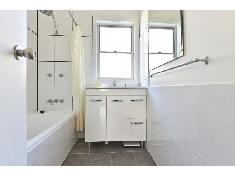 8 nott st, Edgeworth NSW 2285