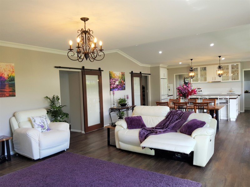 23 Neiwand St, Kearneys Spring QLD 4350