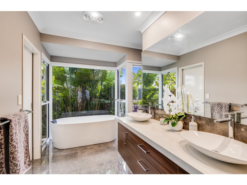 23 Neiwand St, Kearneys Spring QLD 4350