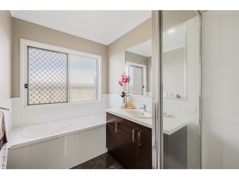 23 Neiwand St, Kearneys Spring QLD 4350