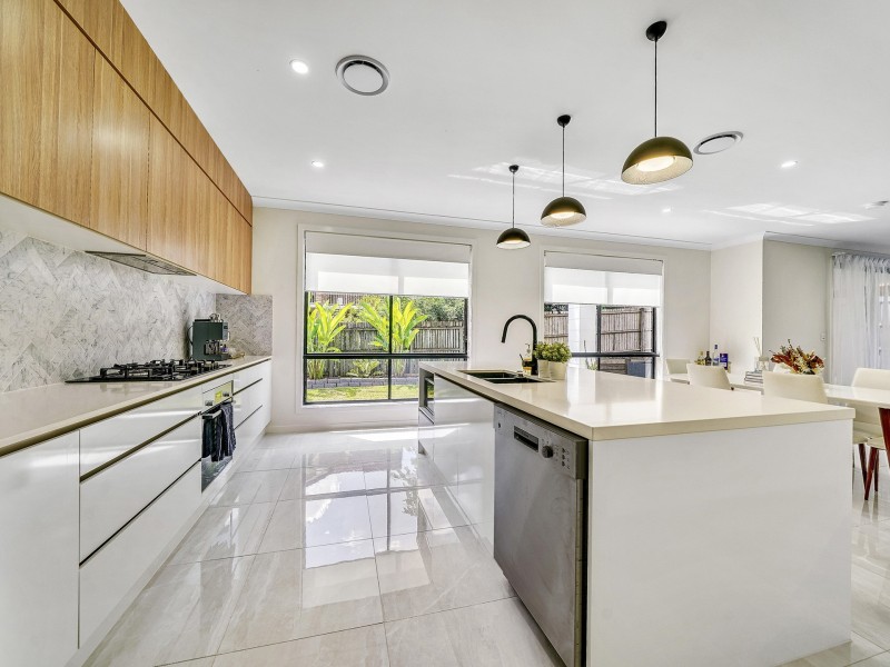 34 Embie Street, Holland Park West QLD 4121