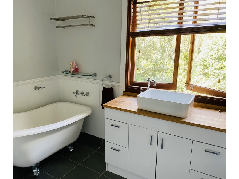 2734 Moggill Road, Pinjarra Hills QLD 4069