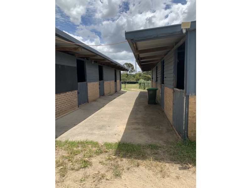 6 racecourse road, Cessnock NSW 2325