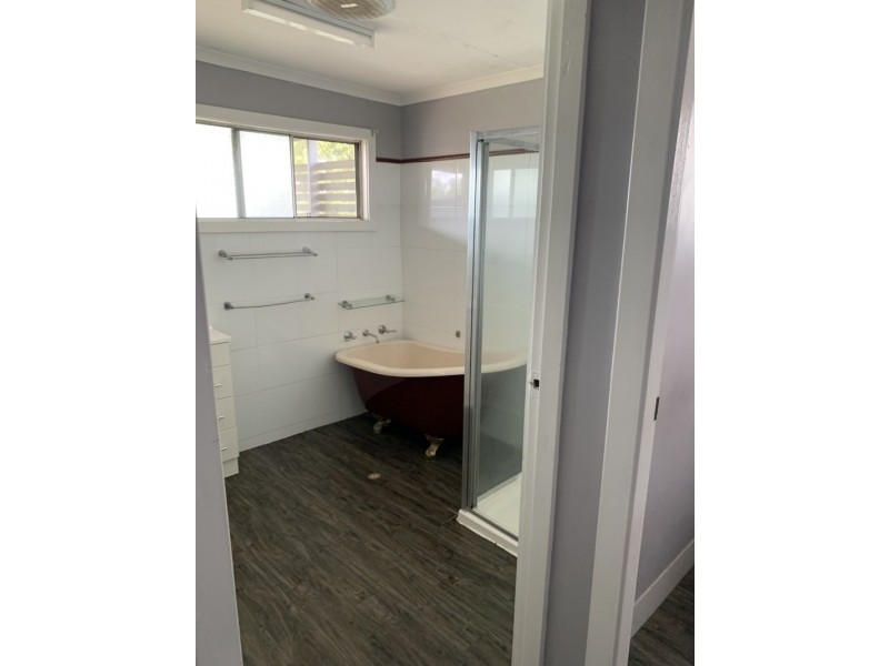 6 racecourse road, Cessnock NSW 2325