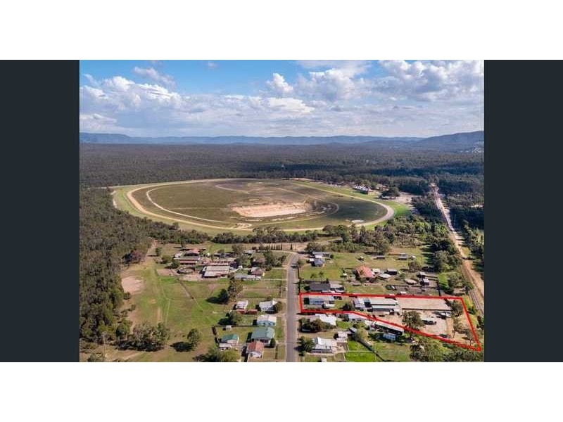 6 racecourse road, Cessnock NSW 2325