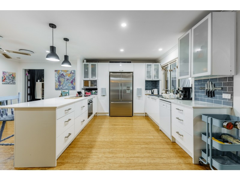 19 Pinemount Crescent, Oxenford QLD 4210