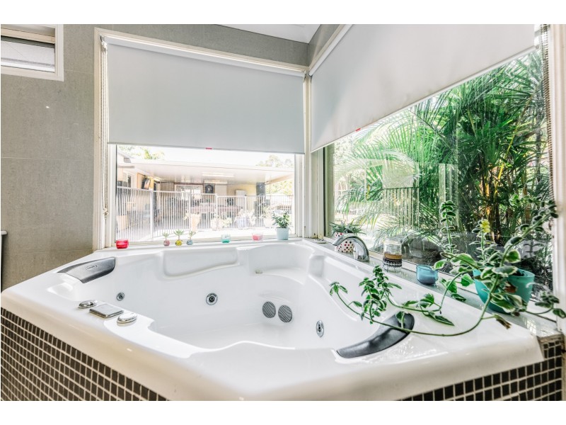 19 Pinemount Crescent, Oxenford QLD 4210