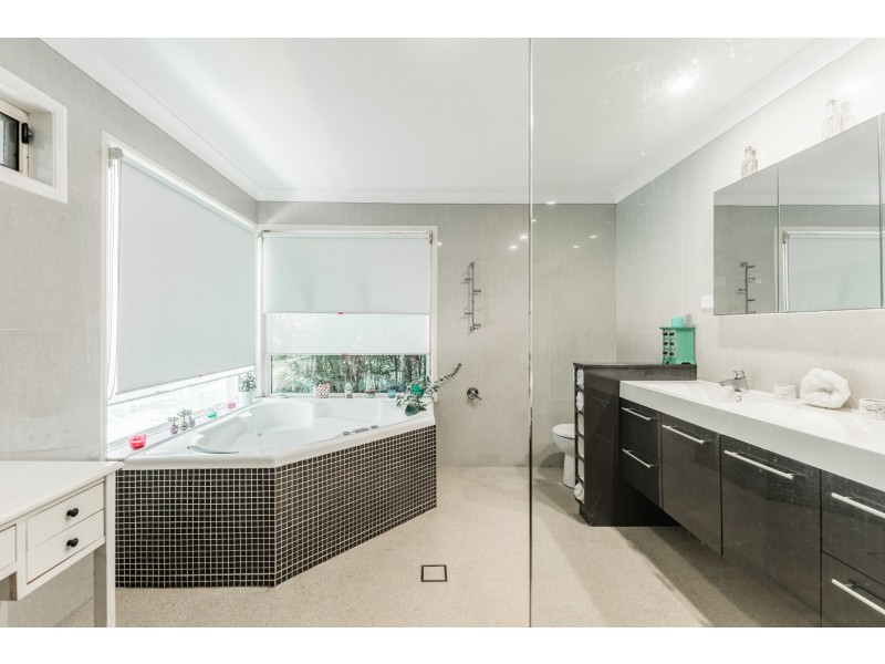 19 Pinemount Crescent, Oxenford QLD 4210