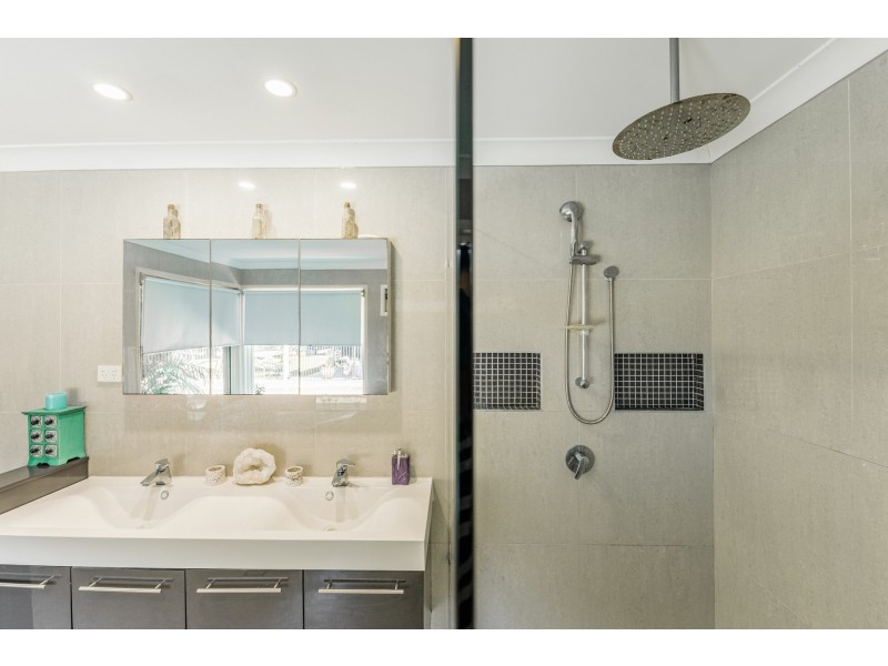 19 Pinemount Crescent, Oxenford QLD 4210