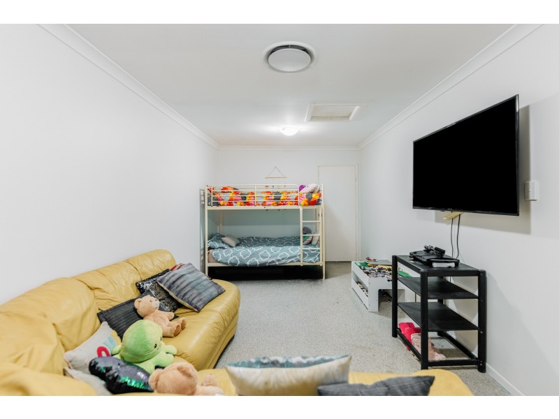 19 Pinemount Crescent, Oxenford QLD 4210