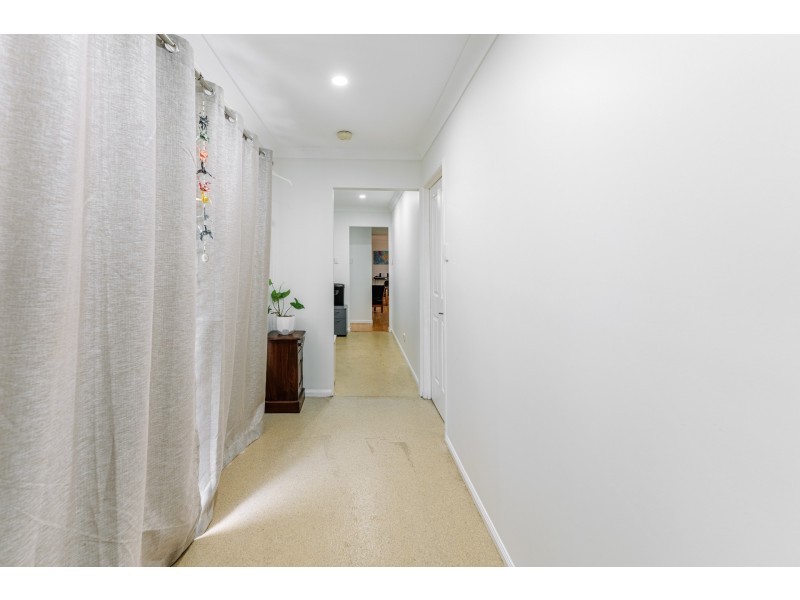 19 Pinemount Crescent, Oxenford QLD 4210