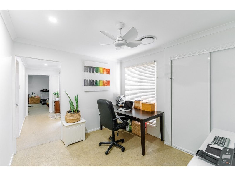 19 Pinemount Crescent, Oxenford QLD 4210