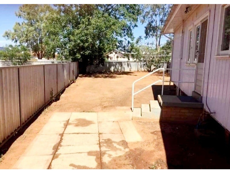 5 Yarran Circle, Cobar NSW 2835