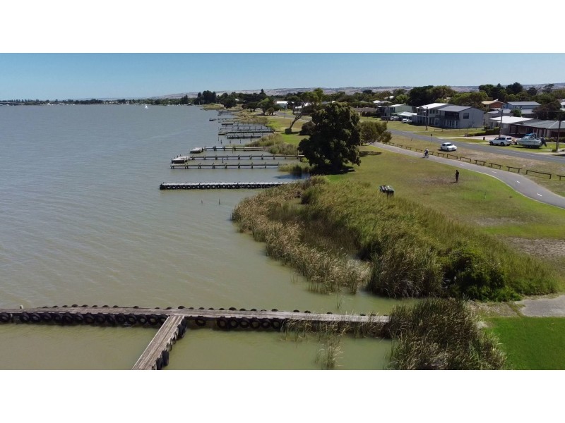 2 Burt Ave, Goolwa North SA 5214