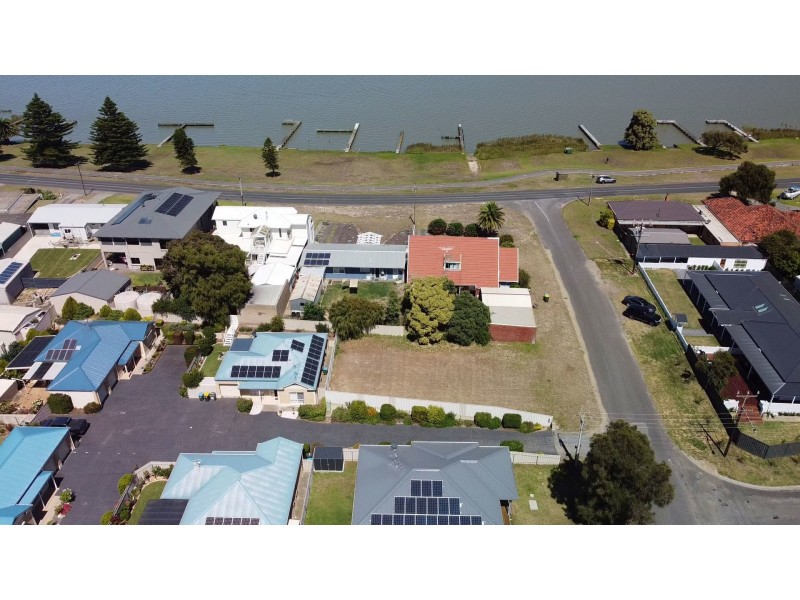 2 Burt Ave, Goolwa North SA 5214