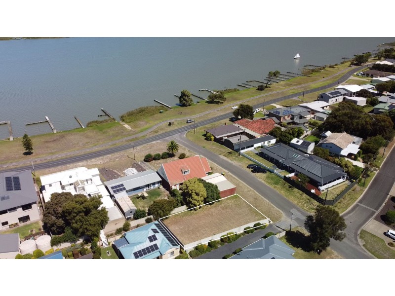 2 Burt Ave, Goolwa North SA 5214