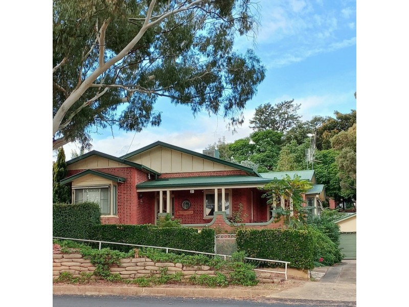 21 Currajong St, Parkes NSW 2870
