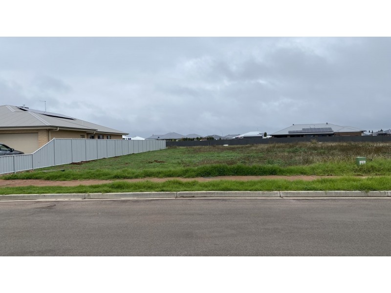 4 Piper Circuit, Griffith NSW 2680