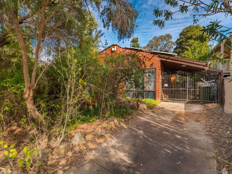 34 Carawatha Ave, Mount Nasura WA 6112