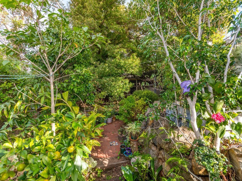 34 Carawatha Ave, Mount Nasura WA 6112