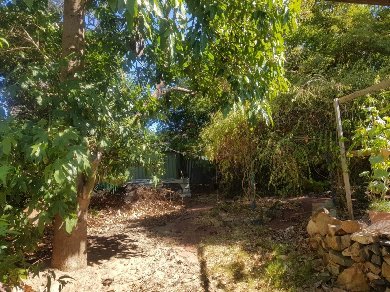 34 Carawatha Ave, Mount Nasura WA 6112