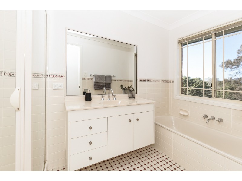 16 Greggs Road, Samford Valley QLD 4520