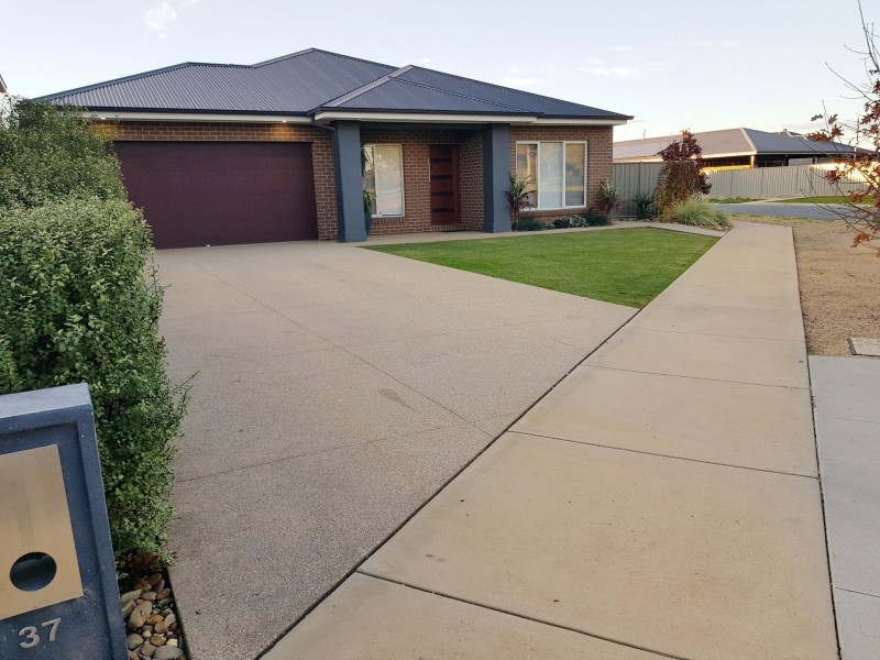 37 Sunningdale Boulevard, Tatura VIC 3616