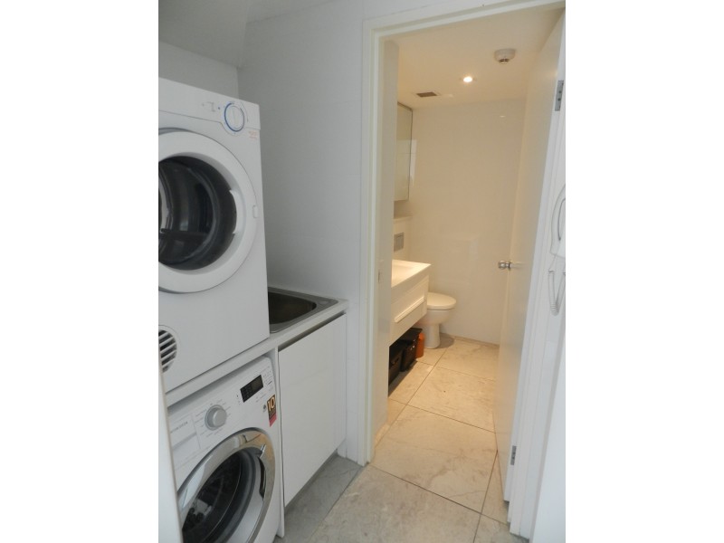 809/32 Surf Parade, Broadbeach QLD 4218