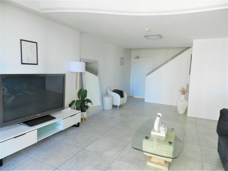 809/32 Surf Parade, Broadbeach QLD 4218