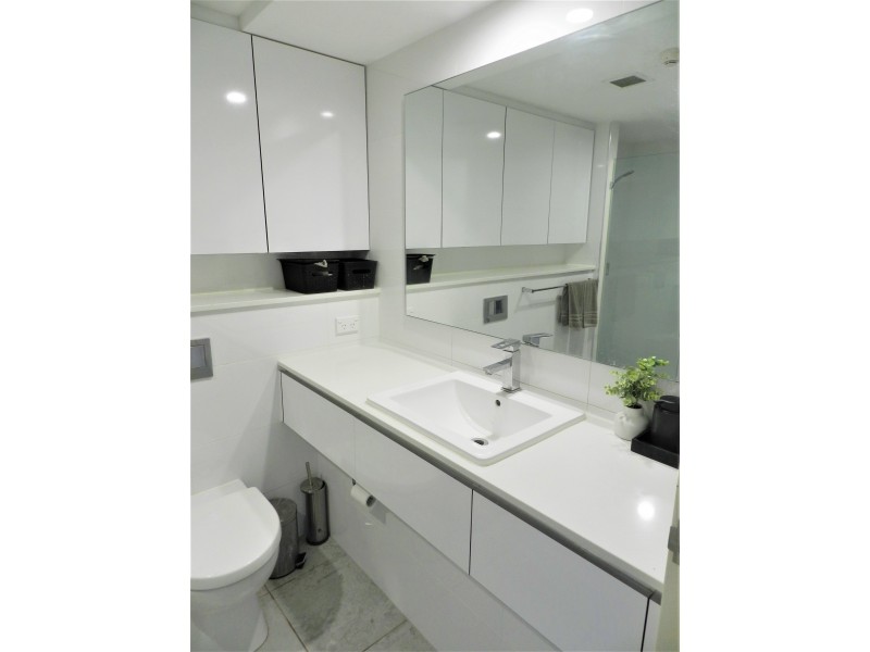 809/32 Surf Parade, Broadbeach QLD 4218