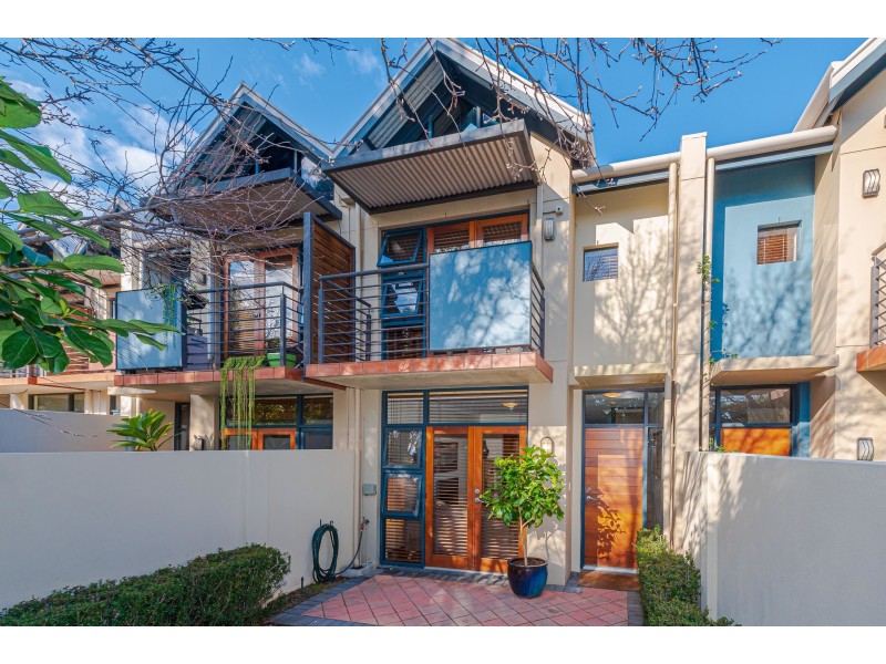 17/2 Quintilian Road, Mount Claremont WA 6010