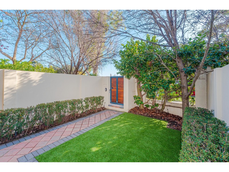 17/2 Quintilian Road, Mount Claremont WA 6010